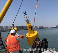 Bouée de signalisation maritime personnalisée en plastique PE durable avec lumière LED et réflecteur radar, conception à charnière pour marinas et océans