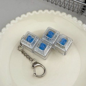 Porte-clés anti-stress en silicone mignon en forme de griffes de chat, avec touches de clavier colorées, pour soulager le stress - Product Image 2