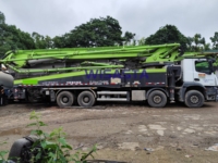 Camion pompe à béton Mercedes 8x4 Arocs 4143 ZOOMLION 63X-7RZ en bon état, moins d'entretien, portée de 63 mètres, ZLJ5441THB