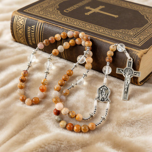 Collier Chapelet Catholique Vintage en Pierres Naturelles avec Crucifix Croix de Jésus Bijoux de Prière pour Femme Vente en Gros - Product Image 2