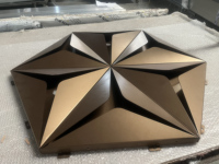 Panel de Techo Suspendido Triangular Luminoso de Aluminio Moderno para Diseño Decorativo Interior Comercial de Alta Gama