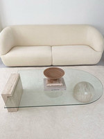 Nouvelle arrivée, meubles de luxe, table basse en marbre, base en travertin, plateau en verre en forme de boule, pieds en marbre, meubles en pierre