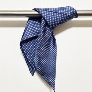 Foulard carré en pure soie de mûrier rayé tropical pour femme, idéal pour l'été et les accessoires de mode capillaires – Nouvelle collection très prisée - Product Image 3