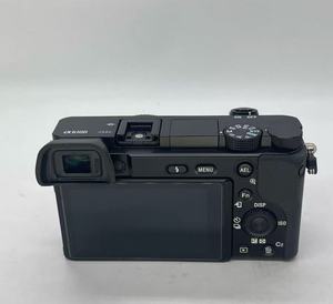 Appareil photo hybride Sony A6100 d'occasion, boîtier 24,2 MP APS-C, vidéo 4K, écran tactile orientable, bon état, prêt à être expédié - Product Image 4