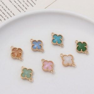 จี้คริสตัลรูปใบโคลเวอร์สี่แฉกประดับด้วยพลอยหลากสีขนาด 12*17 มม. พร้อมตัวเชื่อมสองด้าน สำหรับทำเครื่องประดับ DIY - Product Image 6