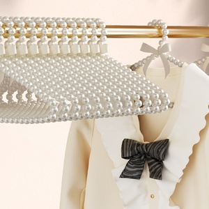 Perchas de Plástico con Perlas, Elegantes Perchas Blancas y Rosas para Abrigos y Pantalones, Perchas para Vestidos de Novia con Lazo y Cuentas, Perchas para Ropa de Hogar y Tienda - Product Image 3