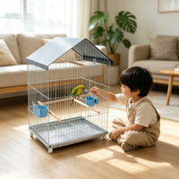 Cage à oiseaux durable à toit en pignon, avec plateau à déchets amovible, perchoirs multi-niveaux, mangeoires latérales, cadre en acier inoxydable et fermeture auto-agrippante pour
