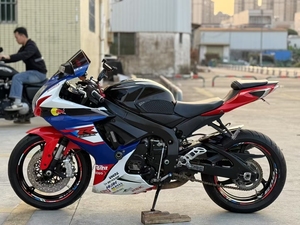 Motocyclettes d'occasion <span class=keywords><strong>Suzuki</strong></span> <span class=keywords><strong>GSX</strong></span> 600R <span class=keywords><strong>Moto</strong></span> Sportives Haute Performance État Original Excellent Son Puissant et Profond - Product Image 6