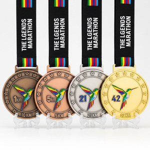 Médaille de finisseur de marathon The Legends, motif <span class=keywords><strong>colibri</strong></span> circulaire en relief avec ruban étoilé noir pour événements de marathon de 1 km, 5 km, 21 km, 42 km - Product Image 1