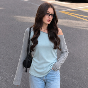 Camiseta de Manga Larga para Mujer, Diseño Asimétrico con Bloques de Color, Hombro Descubierto, Corte Holgado, Estilo Casual Urbano, Poliéster y Elastano, Otoño - Product Image 3