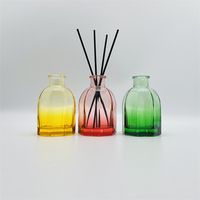 Vente en gros usine GOLDEN SUN Modèle 6610 120ml Bouteille de parfum d'intérieur en verre sodocalcique cylindrique côtelé dégradé avec bouchon à sertir