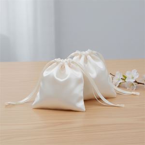 Nouvelles pochettes de rangement en soie de luxe personnalisées avec logo, sacs à cordon en satin pour extensions capillaires, sacs anti-poussière pour sacs à main, chaussures et bottes - Product Image 1