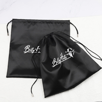 Sacs d'emballage de bonnets en satin de soie imprimés avec logo personnalisé, sac à main de luxe noir en satin avec cordon pour vêtements, pochette à poussière