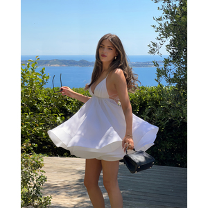 Váy ngắn kiểu dáng chữ A phong cách nghỉ dưỡng Pháp giản dị dành cho nữ, gợi cảm, quyến rũ, thanh lịch, cổ chữ V sâu, màu trắng, dây đeo, chi tiết lưng xòe đẹp - Product Image 2