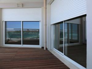 Tapparella Verticale Elettrica in Lega di <span class=keywords><strong>Alluminio</strong></span> con <span class=keywords><strong>Isolamento</strong></span> <span class=keywords><strong>Termico</strong></span>, Design Durevole per Applicazioni in Magazzino - Product Image 1