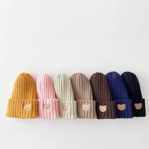 <span class=keywords><strong>Gorro</strong></span> de Invierno Cálido para Bebé Tejido a Mano con Bordado de Oso de Ganchillo - Product Image 1