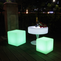 Tabourets cubes lumineux sans fil, chaises de bar LED modernes en plastique pour la maison, l'extérieur, l'hôtel, la salle à manger, le salon, le centre commercial, l'école, l'atelier