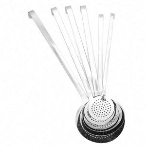 Écumoire en acier inoxydable à long manche avec trou de suspension pour égoutter et frire les aliments (15 po) - Product Image 1