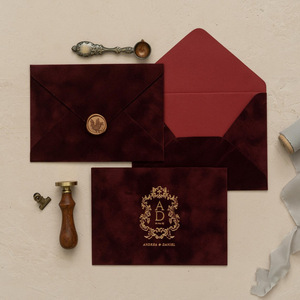 Enveloppes d'invitation de mariage en velours, monogramme doré personnalisé, sceau de cire vintage, cartes d'invitation de luxe pour mariage - Product Image 1
