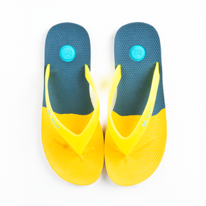 Sandalias de Playa para Hombre Fresh Pick, Color Amarillo Brillante, con Plantilla Contorneada para Uso en Exteriores - Product Image 1