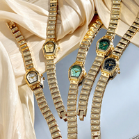 Montre pour femme élégante et unique avec cadran tête de serpent PRO22