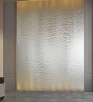 Muro de cortina de agua de malla metálica ondulada de acero inoxidable, pantalla decorativa artística de cascada fluida para interiores, decoración comercial