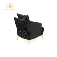 Canapé de salon moderne en cuir de luxe avec pieds dorés pour salons, hôtels, appartements