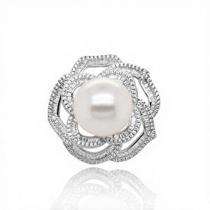 เข็มกลัดรูปดอกไม้ประดับมุกและเพชรซิคอนแบบฝังละเอียด รุ่น LAVINA 925 เงินแท้ ดีไซน์หรูหรา สำหรับผู้หญิง เหมาะสำหรับงานปาร์ตี้และงานแต่งงาน - Product Image 1