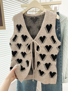 Chaleco de punto sin mangas con cuello en V y lazo frontal para mujer, estampado de corazones negros, estilo suelto, ideal para otoño e invierno, chaleco dulce y casual para capas. - Product Image 1