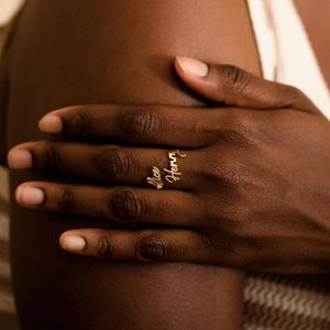 Nouvelle bague double nom personnalisée en acier inoxydable bague personnalisée plaquée or cadeaux d'anniversaire <span class=keywords><strong>de</strong></span> Noë<span class=keywords><strong>l</strong></span> pour les amoureux et les amis - Product Image 3