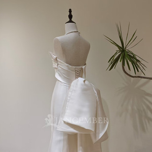 Vestidos de Novia Sirena Ajustados de Satén Color Marfil con Cuello Barco y Lazo, Estilo Boho LY104 - Product Image 4