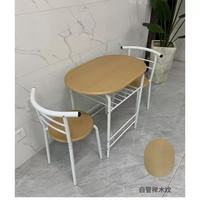 Vente en gros : Ensemble moderne d'une table et deux chaises - table et chaises de salle à manger simples pour deux personnes