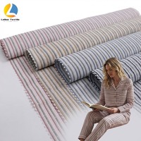 Tissu froissé teint en fil, polyester 86 GSM, texture micro-bulles, tissu rayé pour chemise, robe, couture