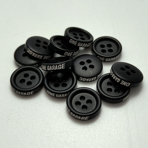 Tùy Chỉnh Người Đàn Ông Của Polo Áo Sơ Mi Với Màu Trắng In Logo Nhựa Polyester Nhựa Nút Bên Khắc Thương Hiệu Có Thể Giặt - Product Image 1