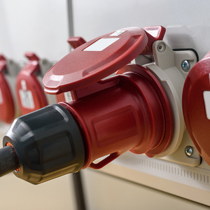 Quadro Elettrico IP44 16A 400V~ con 3 Uscite, Ideale per Connessioni Esterne e Uso Industriale. - Product Image 3