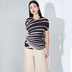 T-shirt Estiva da <span class=keywords><strong>Donna</strong></span> 2026 a Righe con Scollo Rotondo, <span class=keywords><strong>Maniche</strong></span> a Pipistrello Larghe e Pieghe alla Moda a Manica Corta - Product Image 2