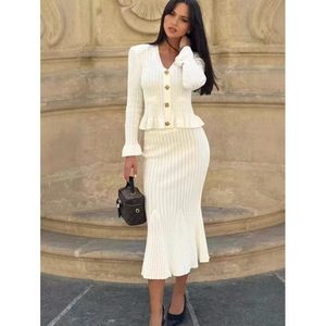 Vêtements pour femmes <span class=keywords><strong>en</strong></span> gros, robe élégante à coupe trapèze, <span class=keywords><strong>ensemble</strong></span> deux pièces, <span class=keywords><strong>haut</strong></span> <span class=keywords><strong>en</strong></span> tricot à manches évasées <span class=keywords><strong>et</strong></span> <span class=keywords><strong>jupe</strong></span> queue de poisson, <span class=keywords><strong>ensemble</strong></span> deux pièces pour femmes - Product Image 2