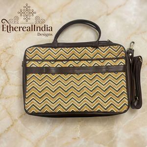 Bolso para portátil hecho a mano con estampado de bloques, bolso de mensajero de algodón para oficina, bolso tote bohemio para el trabajo con correa. - Product Image 4
