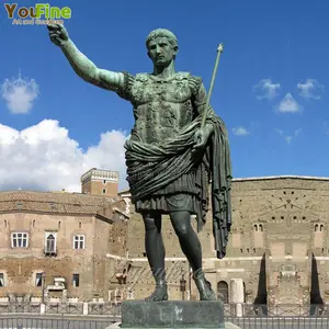 Gigante estatua de bronce de Julio César al aire libre conmemoración