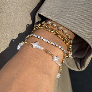 J & d 18k सोने की प्लेट स्टेनलेस स्टील ब्रेसलेट क्लासिक क्रॉस एक्रिलिक मोती सफेद घन - Product Image 1