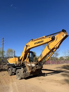Excavatrice sur roues Hyundai R210W-9T d'occasion, 21 tonnes, d'origine coréenne, hydraulique, avec godet de 0,8 m³ pour travaux routiers, de construction et municipaux. - Product Image 2