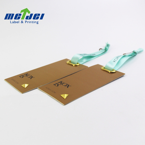 Etiquetas <span class=keywords><strong>de</strong></span> Ropa Recicladas Ecológicas <span class=keywords><strong>de</strong></span> Lujo, Etiquetas Colgantes con Impresión Personalizada en Relieve, Etiquetas <span class=keywords><strong>de</strong></span> Cartón Especiales con Nombre <span class=keywords><strong>de</strong></span> Marca para Zapatos - Product Image 3
