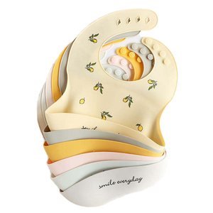 Bavoir bébé en silicone de qualité alimentaire, doux, imperméable, réglable, réutilisable, portable, pour l'alimentation des tout-petits, attrape-miettes pour repas d'enfants, vente en gros, individuel - Product Image 1