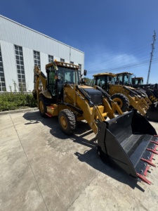 Chargeuse-pelleteuse JCB 3CX d'occasion à prix abordable, 4x4, avec pompe hydraulique Parker stable et haute performance, pour travaux d'ingénierie - Product Image 2