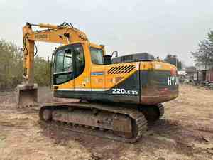 Excavatrice sur chenilles d'occasion Hyundai 220LC-9s de haute qualité coréenne, à vendre. Excavatrices Hyundai R220 d'occasion. - Product Image 4