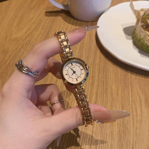 Nuevo reloj de oro pequeño de lujo ligero con temperamento Simple Minority Net Chain Reloj de cuarzo de tendencia de estudiante para mujer - Product Image 2