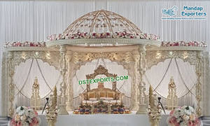 Mandap de Madera con Diseño de Pavo Real para Bodas en el Reino Unido, Último Modelo de Mandap de Madera con Diseño de Pavo Real para Bodas Gujarati, Mandap/Escenario de Madera para Bodas Hindúes en Canadá - Product Image 2