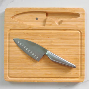 Un tagliere da viaggio curvo con un coltello da chef e una copertura da viaggio in silicone è perfetto per camper, campeggio, canottaggio o picnic - Product Image 1