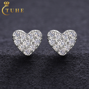 <span class=keywords><strong>Prix</strong></span> de gros Bijoux Hip Hop Boucles d'oreilles serties de diamants 925 Argent VVS Moissanite Boucles d'oreilles en forme de cœur Cadeau pour homme - Product Image 1