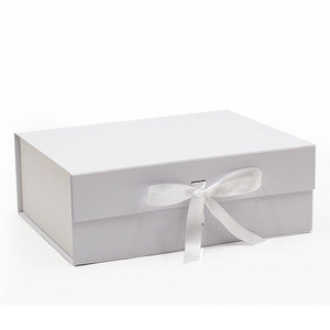 Caja de Regalo Personalizada A4 con Cinta Blanca Profunda, Tapa Abatible y Cierre Magnético para Productos de Venta al por Menor - Product Image 1